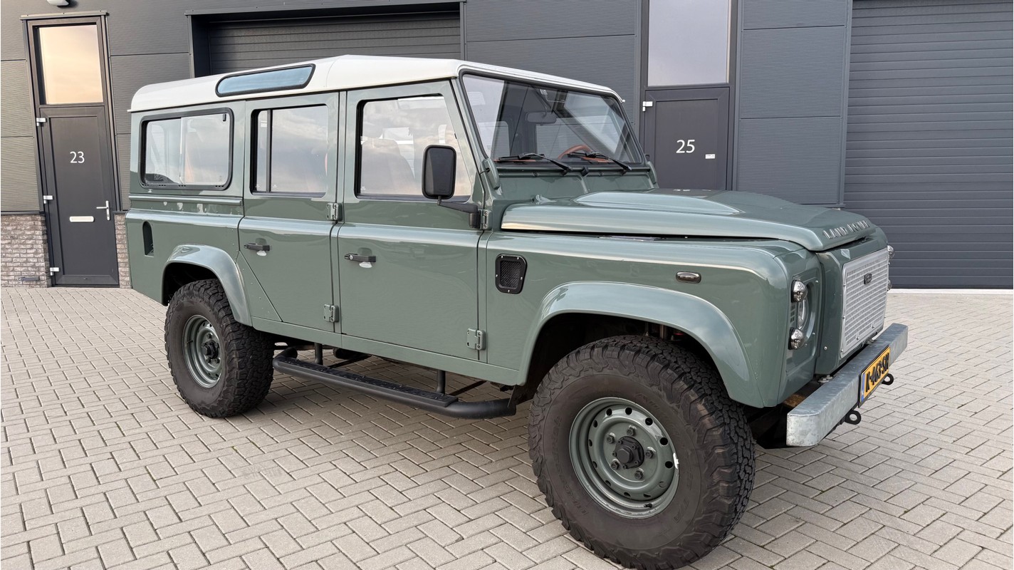 Land Rover-Defender-2.0i 16V 110 SW XTech | Lease One en Lenen op Maat maken het mogelijk!