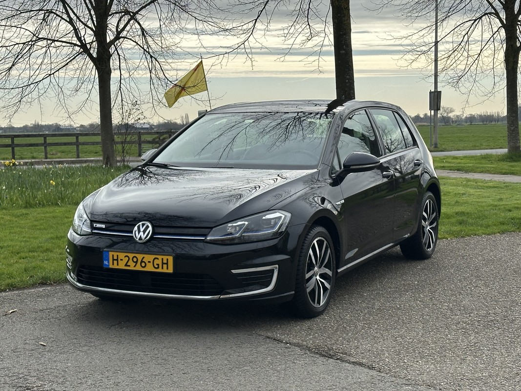 Volkswagen-e-Golf-E-DITION | Lease One en Lenen op Maat maken het mogelijk!