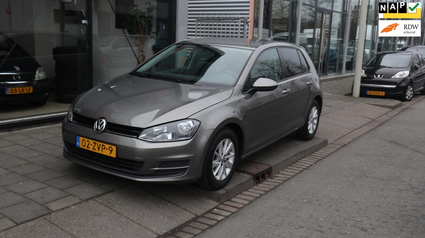 Volkswagen-Golf-1.2 TSI Comfortline GEREVISEERDE VERSNELLINGBAK/ NW.KOPPELING | Lease One en Lenen op Maat maken het mogelijk!