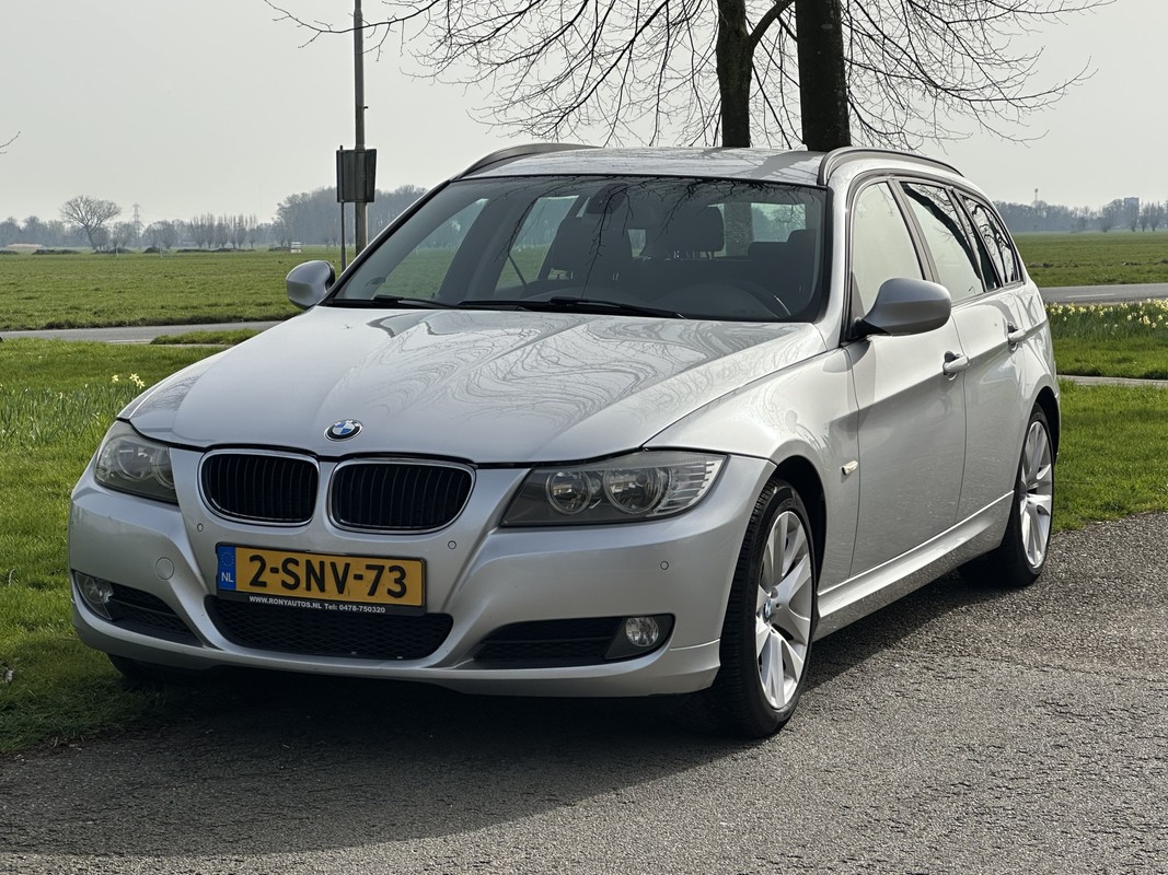 BMW-3 Serie-Touring 320d Luxury Line | Lease One en Lenen op Maat maken het mogelijk!