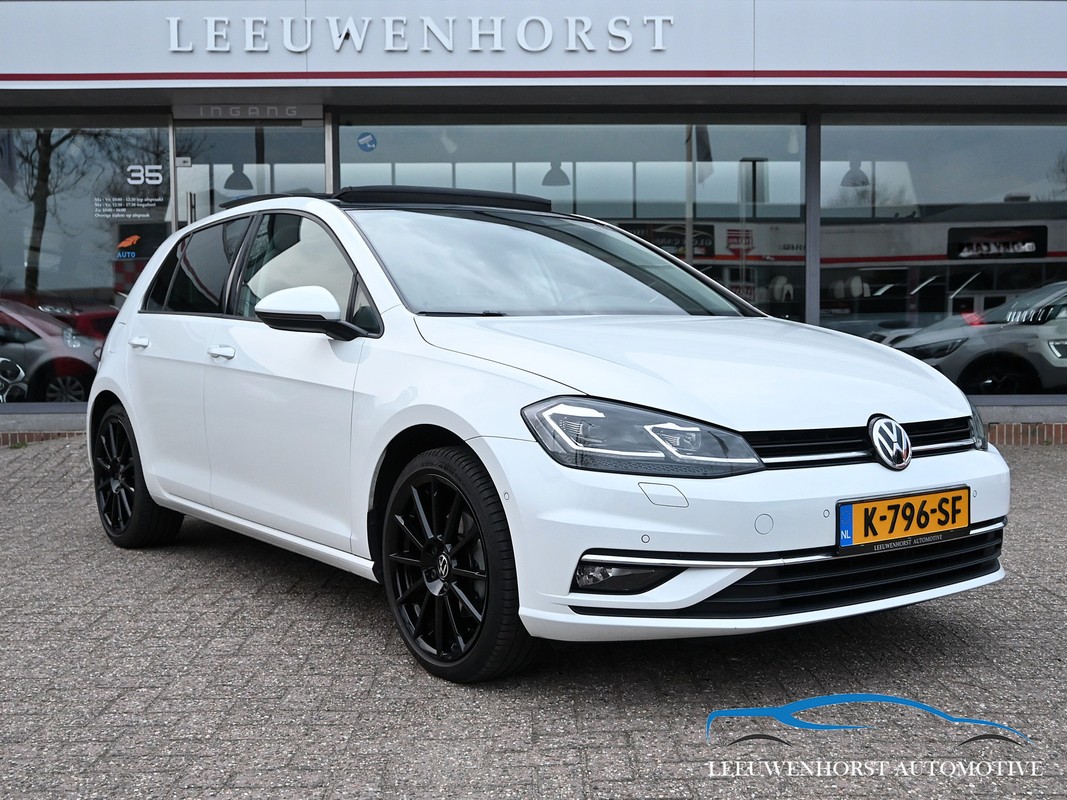 Volkswagen-Golf-1.5 TSI Highline Business R, | Lease One en Lenen op Maat maken het mogelijk!