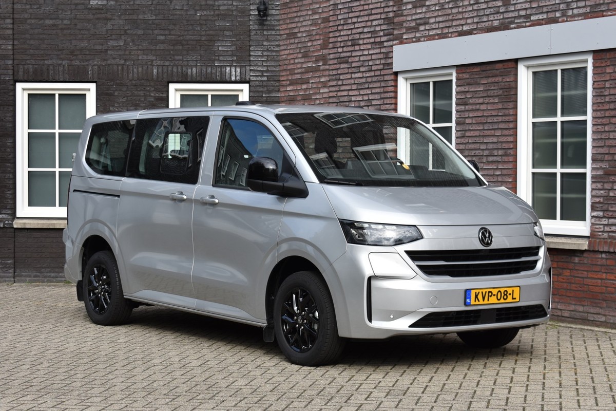 Volkswagen-e-Transporter-Caravelle 9 persoons/climate control voor en achter/LMV/Cruise control/Camera Wij zijn op afspraak geopend! Graag bellen voor uw komst. | Lease One en Lenen op Maat maken het mogelijk!