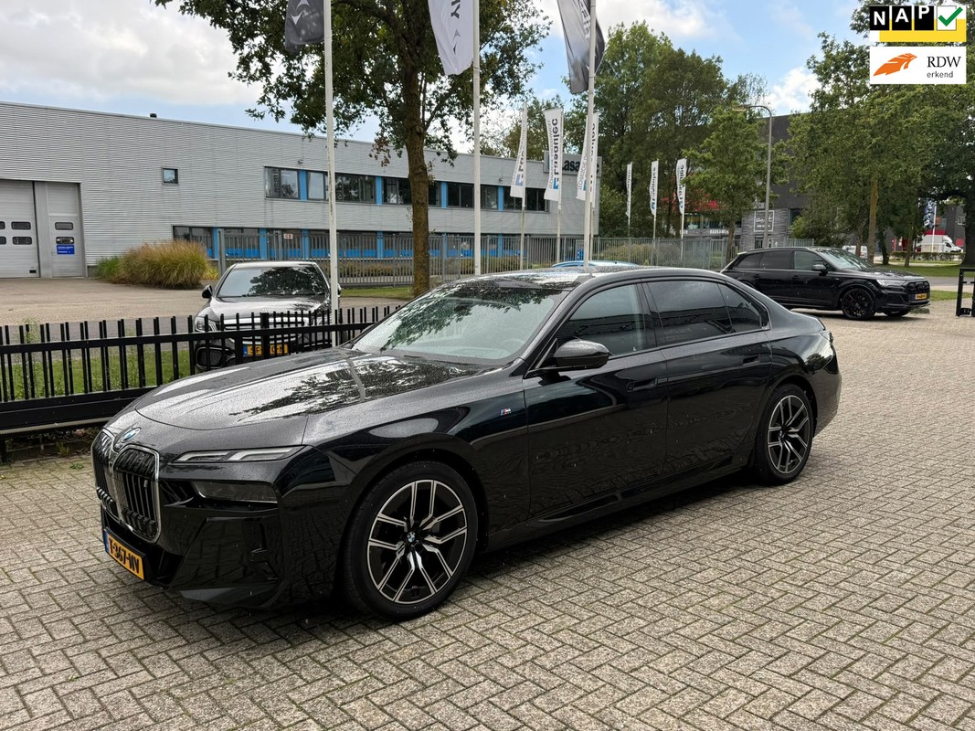 BMW-i7-XDrive60 106 kWh/BTW|NAP|MASSAGE|PANO|SKYLOUNGE|VOLL | Lease One en Lenen op Maat maken het mogelijk! BMW-i7-XDrive60 106 kWh/BTW|NAP|MASSAGE|PANO|SKYLOUNGE|VOLL | Lease One en Lenen op Maat maken het mogelijk!
