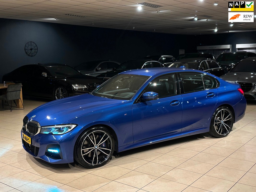 BMW-3 Serie-330d M-SPORT/ACC/LASER/TREKHAAK/HUD/DEALER | Lease One en Lenen op Maat maken het mogelijk!