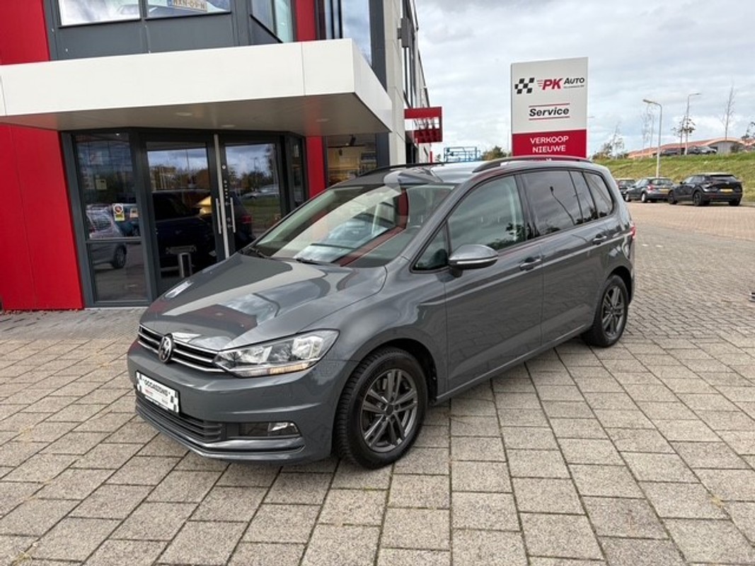 Volkswagen-Touran-1.5 TSI Highline 7p | Navi | Camera | Cruise | 114.602 km | Lease One en Lenen op Maat maken het mogelijk!