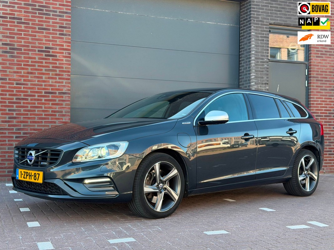 Volvo-V60-2.4 D6 AWD PHEV R-Design, Navi, Trekhaak, Leder | Lease One en Lenen op Maat maken het mogelijk!