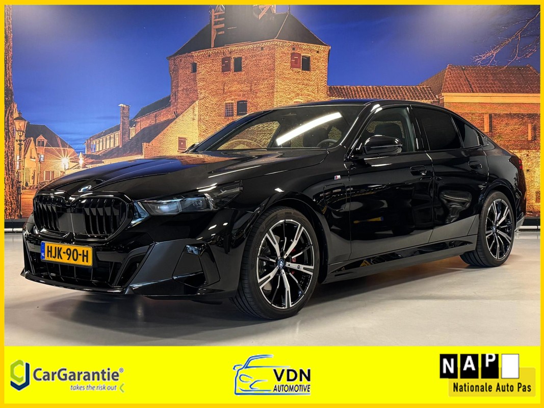 BMW-5 Serie-530e M Sport Edition Automaat Panodak HUD BTW | Lease One en Lenen op Maat maken het mogelijk!