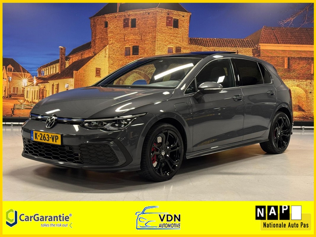 Volkswagen-Golf-1.4 eHybrid GTE Aut Panodak IQ Light Camera | Lease One en Lenen op Maat maken het mogelijk!
