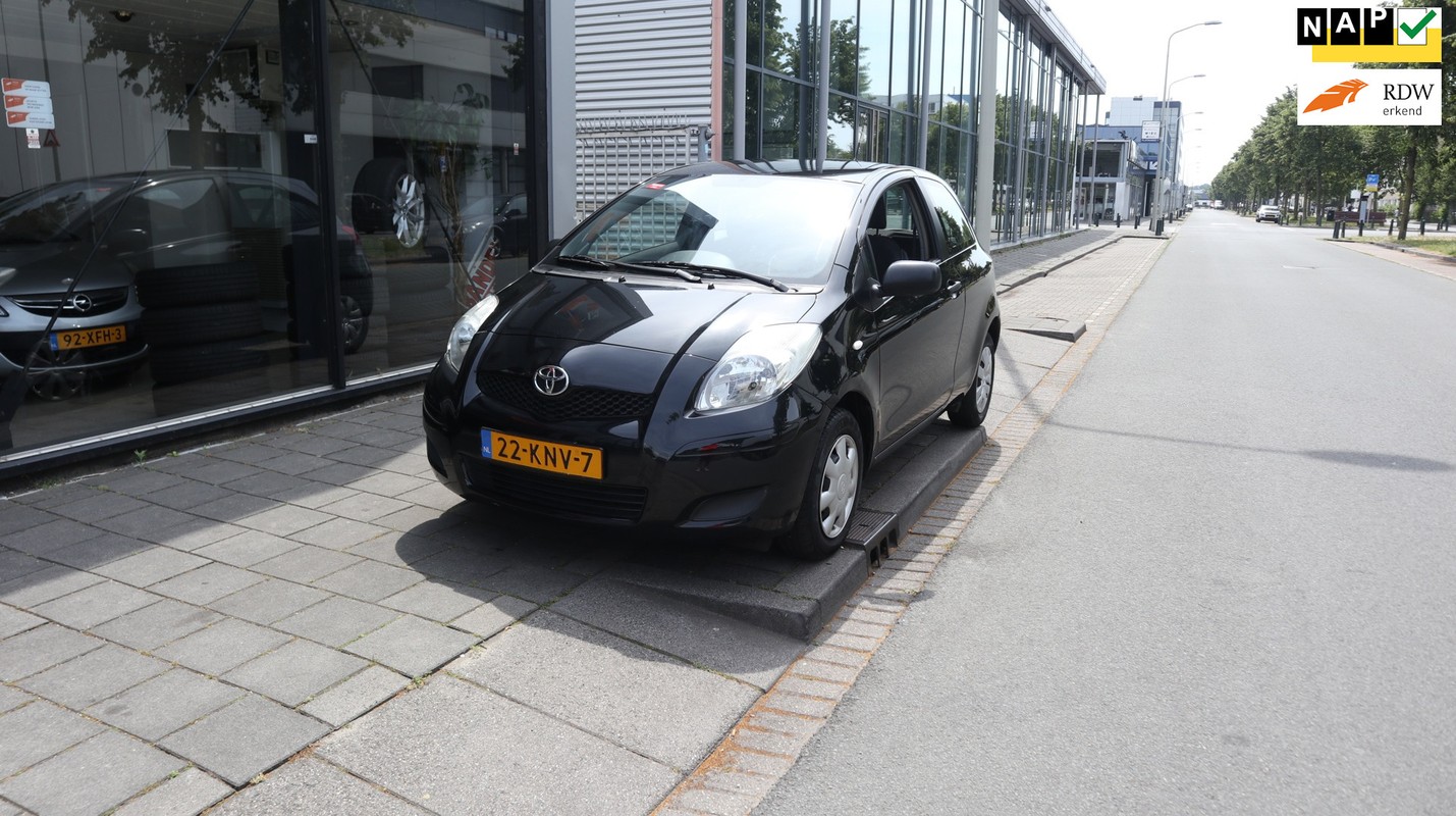 Toyota-Yaris-1.0 VVTi Acces AIRCO | Lease One en Lenen op Maat maken het mogelijk!