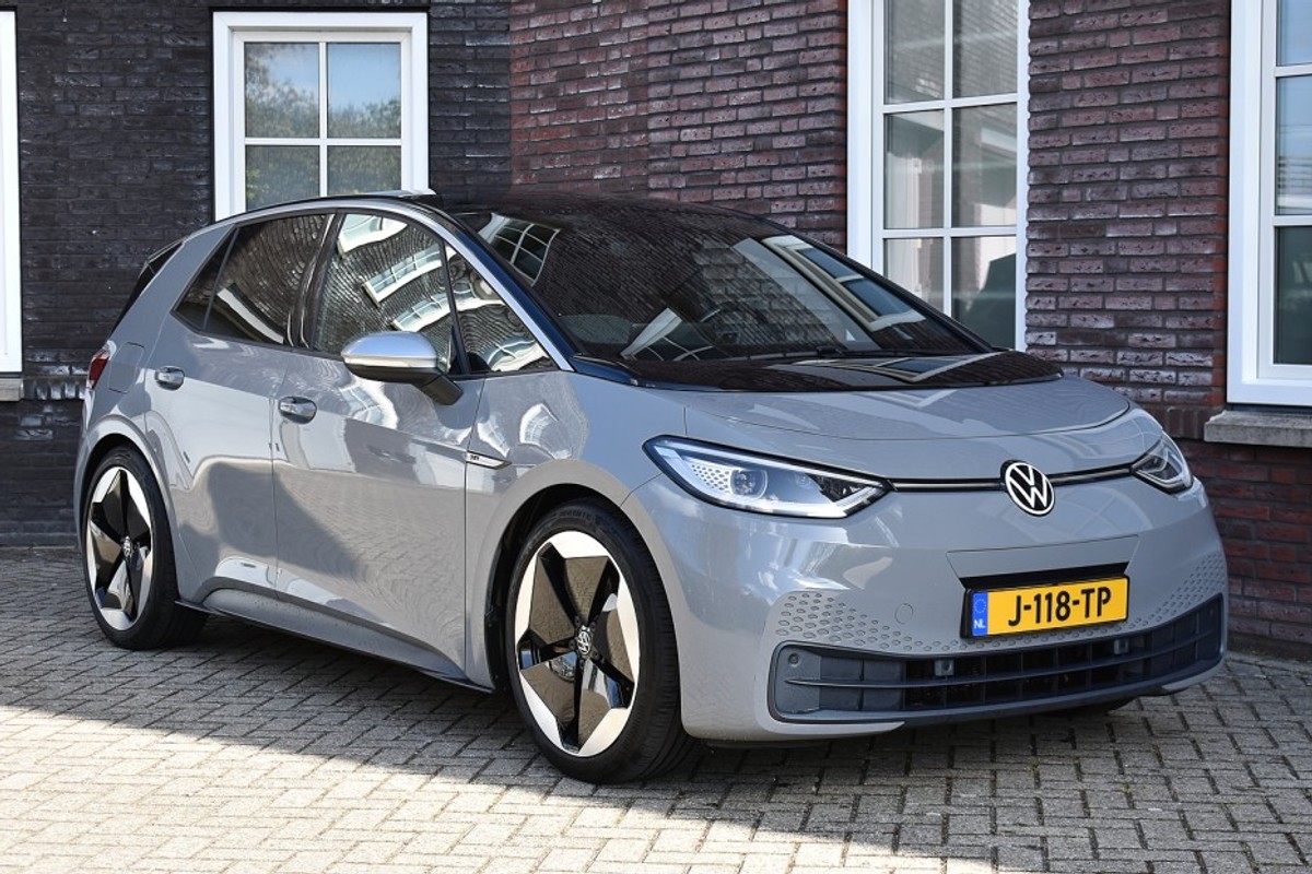 Volkswagen-ID.3-First Plus 58 kWh SOH 85% Wij zijn op afspraak geopend! Graag bellen voor uw komst. | Lease One en Lenen op Maat maken het mogelijk! Volkswagen-ID.3-First Plus 58 kWh SOH 85% Wij zijn op afspraak geopend! Graag bellen voor uw komst. | Lease One en Lenen op Maat maken het mogelijk!