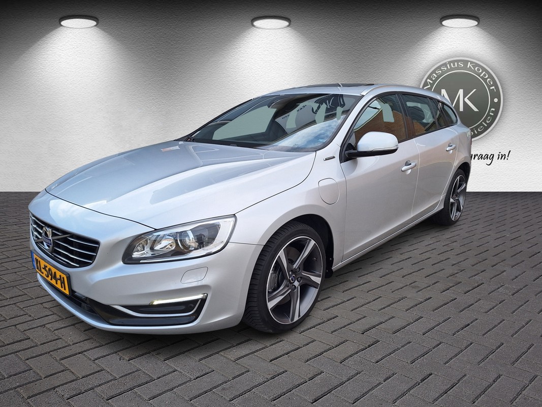 Volvo-V60-2.4 D6 AWD Hybrid, R-Design | Lease One en Lenen op Maat maken het mogelijk!