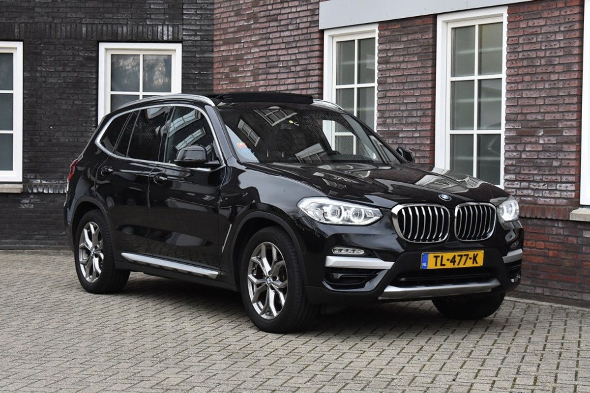 BMW-X3-xDrive20i High Executive/4WD/Panoramadak Wij zijn op afspraak geopend! Graag bellen voor uw komst. | Lease One en Lenen op Maat maken het mogelijk!