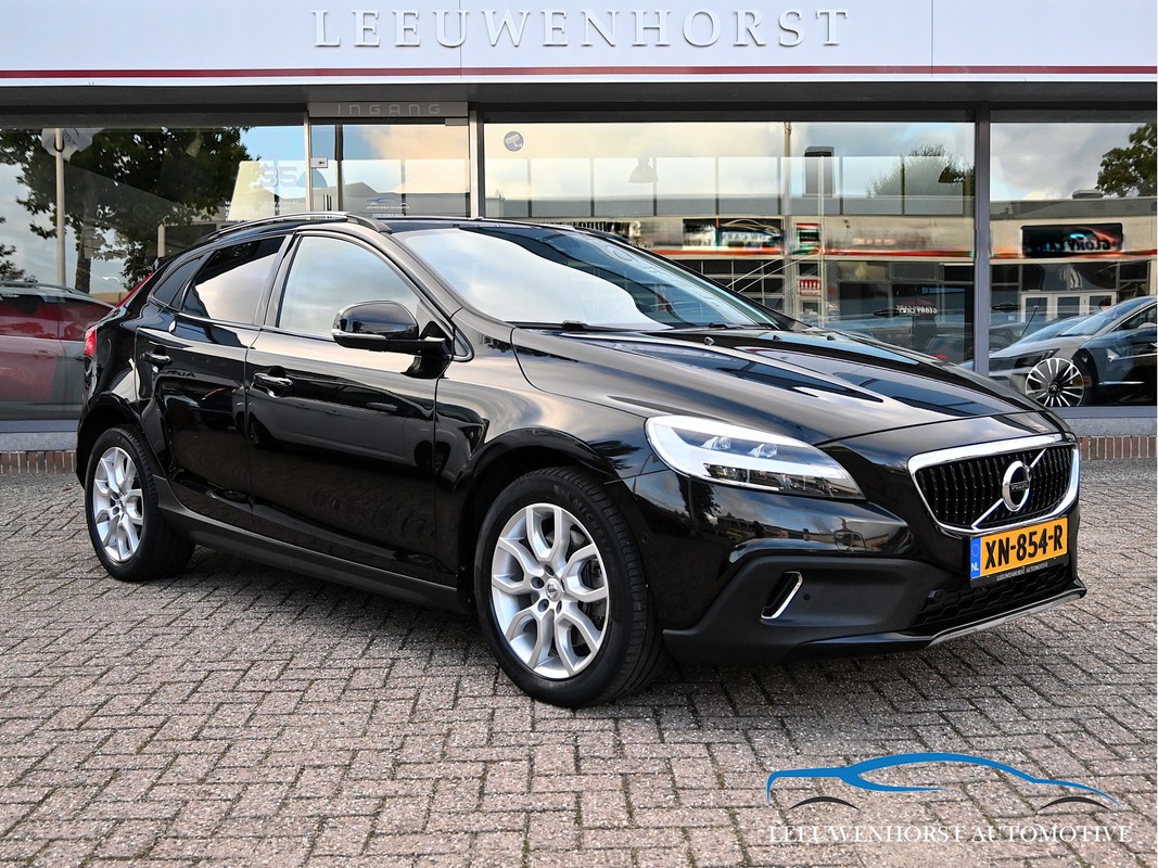 Volvo-V40-Cross Country 1.5 T3 Polar+ Luxury, AUTOMAAT, | Lease One en Lenen op Maat maken het mogelijk!