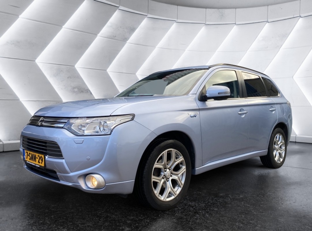 Mitsubishi-Outlander-2.0 PHEV Instyle+ | Lease One en Lenen op Maat maken het mogelijk! Mitsubishi-Outlander-2.0 PHEV Instyle+ | Lease One en Lenen op Maat maken het mogelijk!