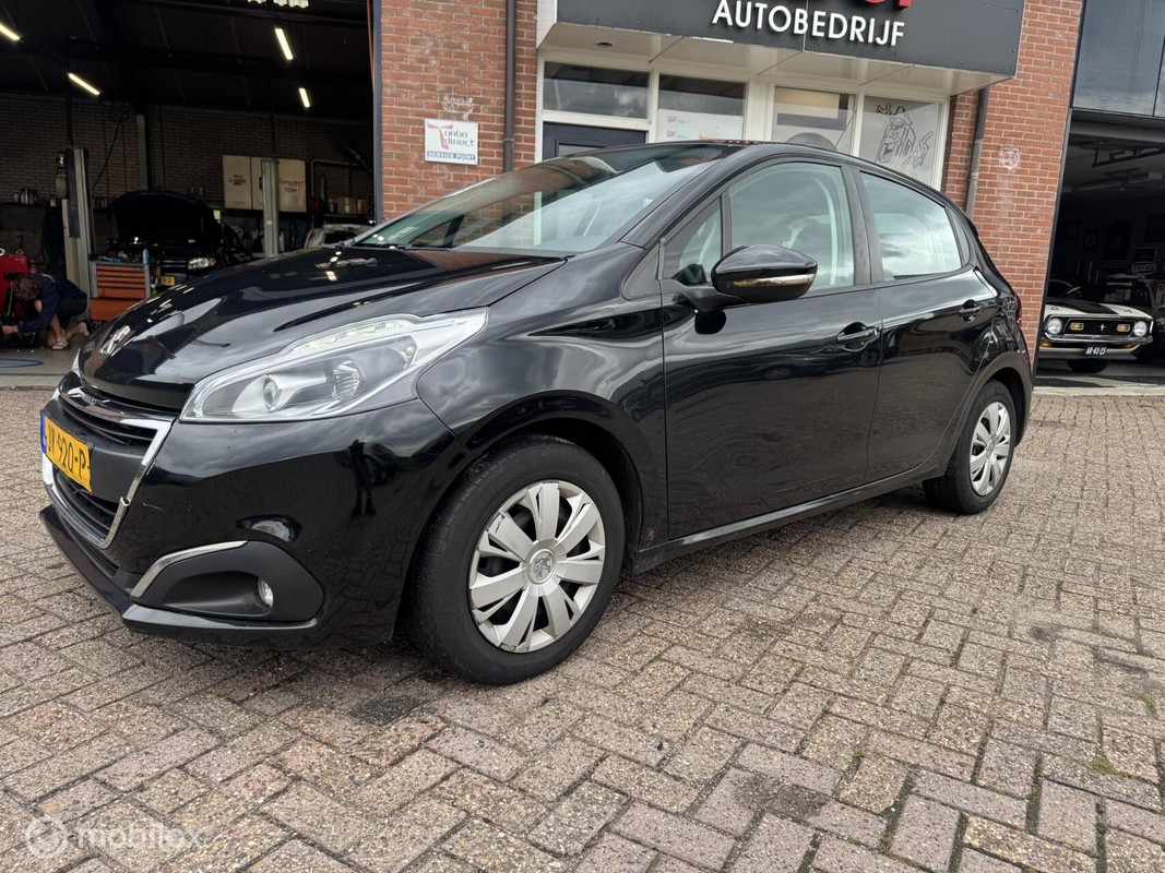 Peugeot-208-1.2 PureTech Blue nieuwe Distributie 151000 KM | Lease One en Lenen op Maat maken het mogelijk!