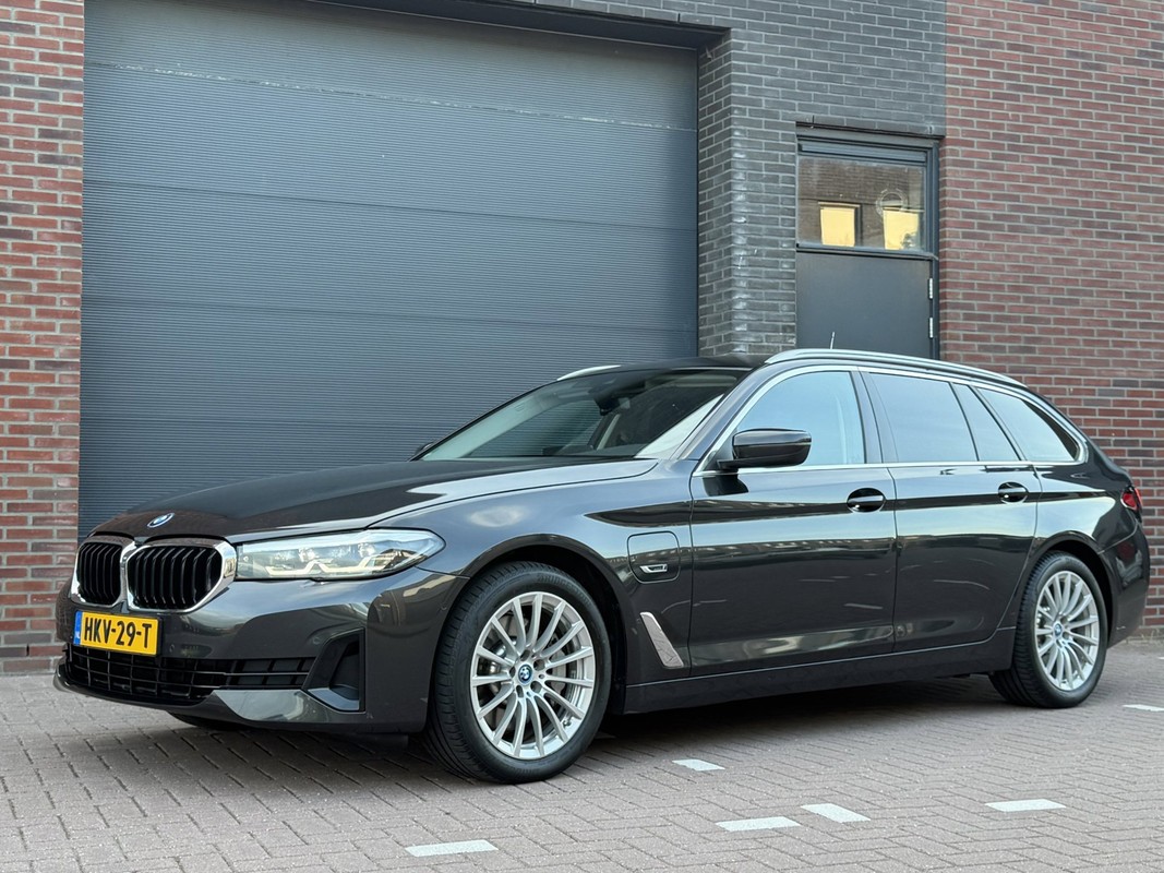 BMW-5 Serie-Touring 530e Business Edition Plus, Trekhaak, Camera, Leder, LED | Lease One en Lenen op Maat maken het mogelijk!