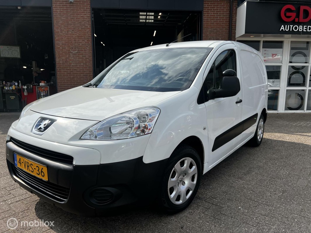 Peugeot-Partner-bestel 122 1.6 HDI L2 XT Profit marge airco | Lease One en Lenen op Maat maken het mogelijk!